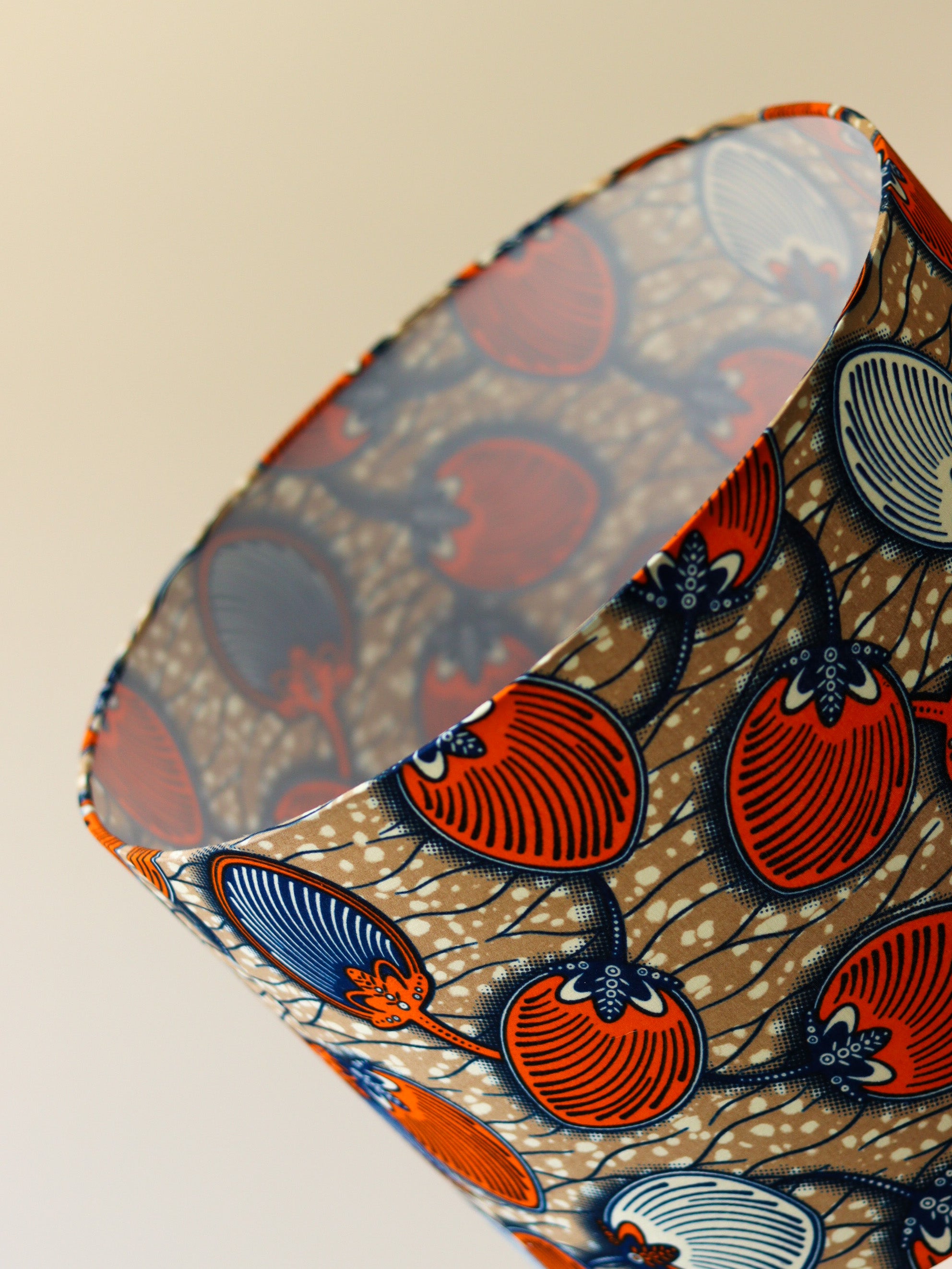 détail abat-jour suspension tissu africain