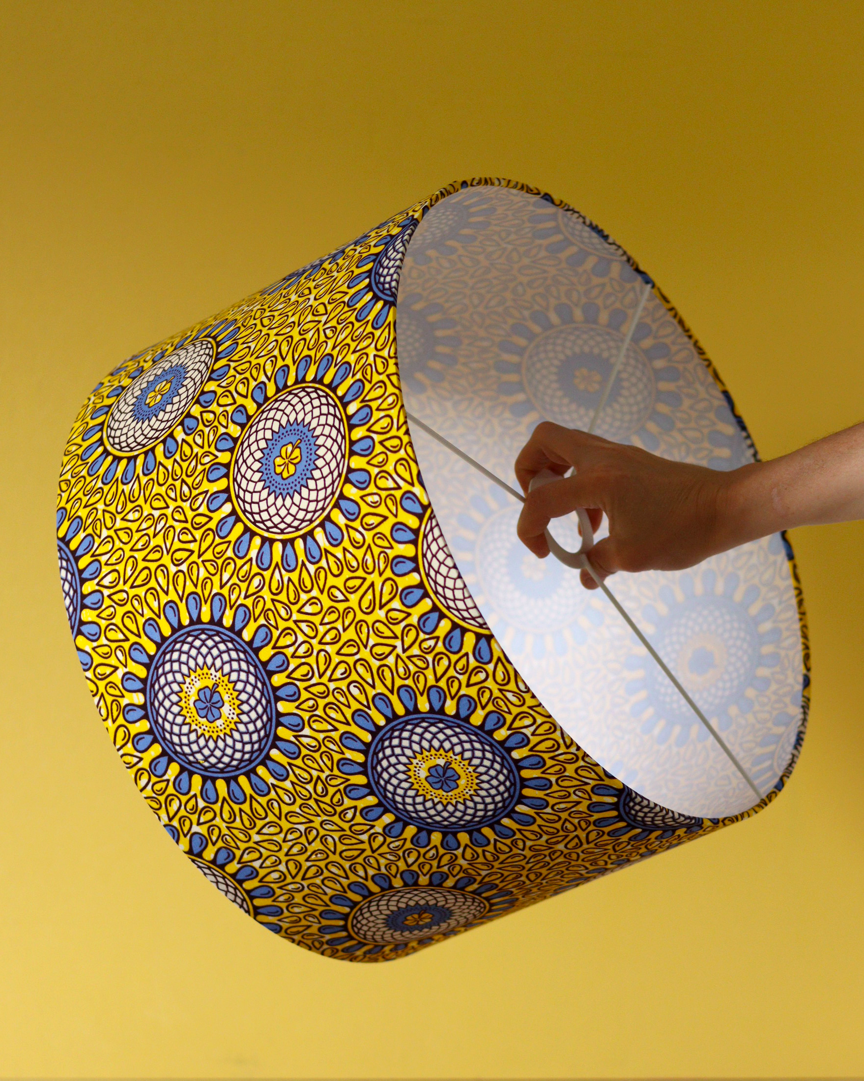 abat jour tissu africain jaune et bleu