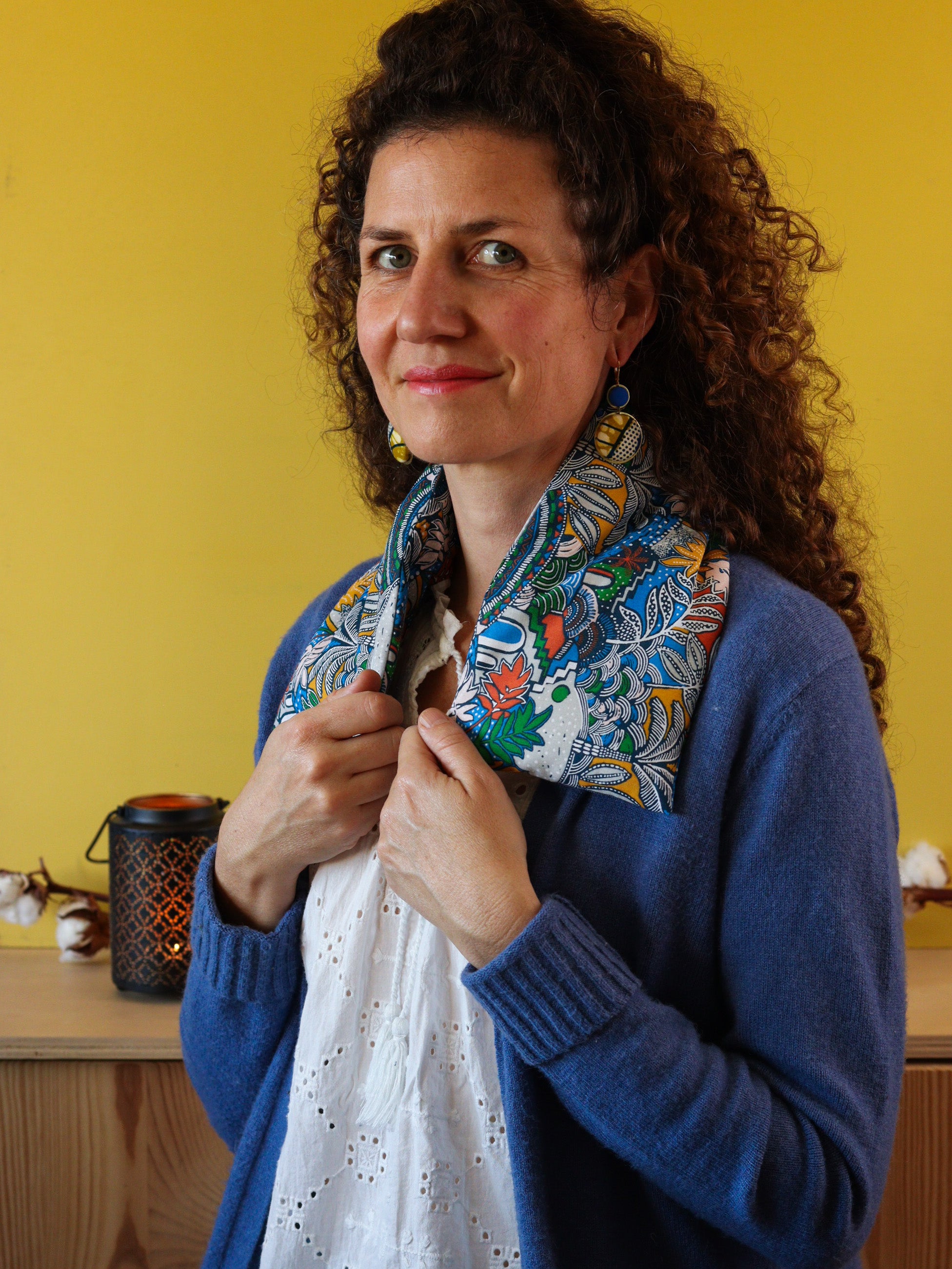 bouillotte naturelle aux graines de lin bio pour soulager cervicales, cou, épaules, torticolis... fabriquée en Bretagne, un cadeau écoresponsable à offrir ou à s'offrir