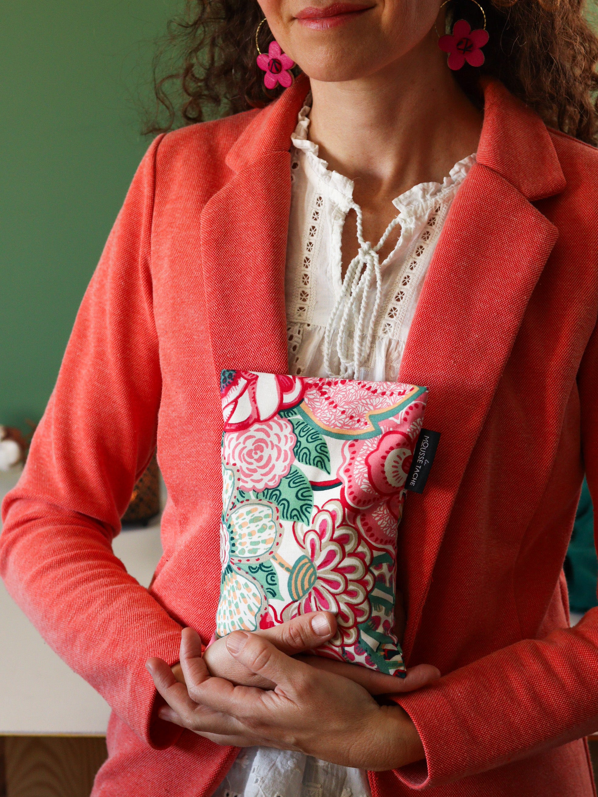 bouillotte naturelle micro-ondes made in France pour réchauffer le lit et les pieds froids, tissu à fleurs coloré, graines de lin bio