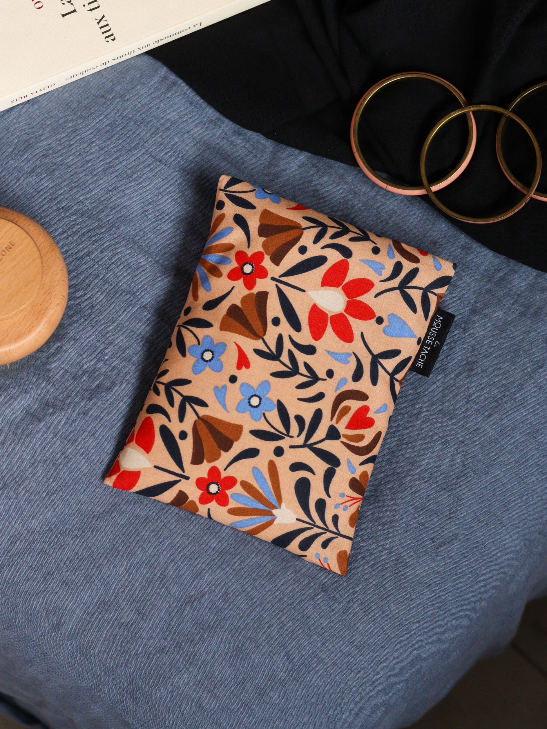 bouillotte naturelle micro-ondes made in France pour réchauffer le lit et les pieds froids, tissu rouge, graines de lin bio