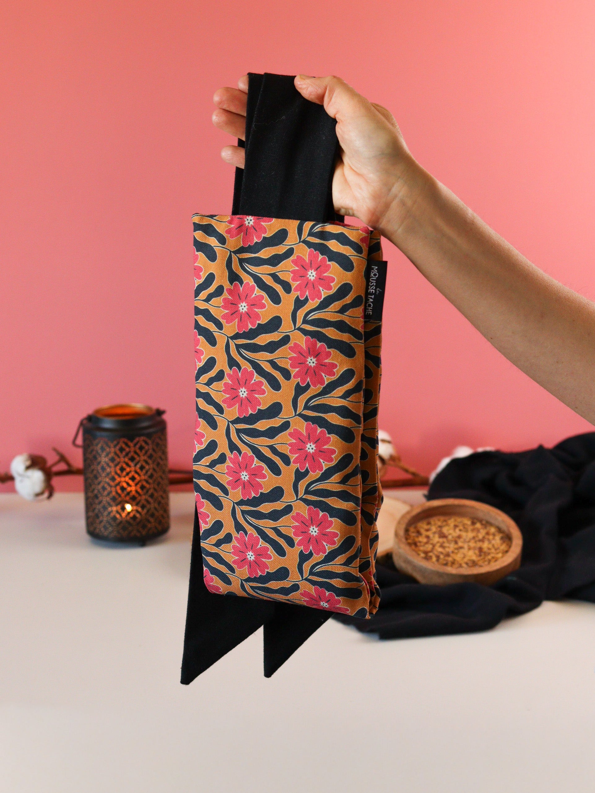 ceinture-chauffante dorsale ocre fleurs roses noires graines lin bio