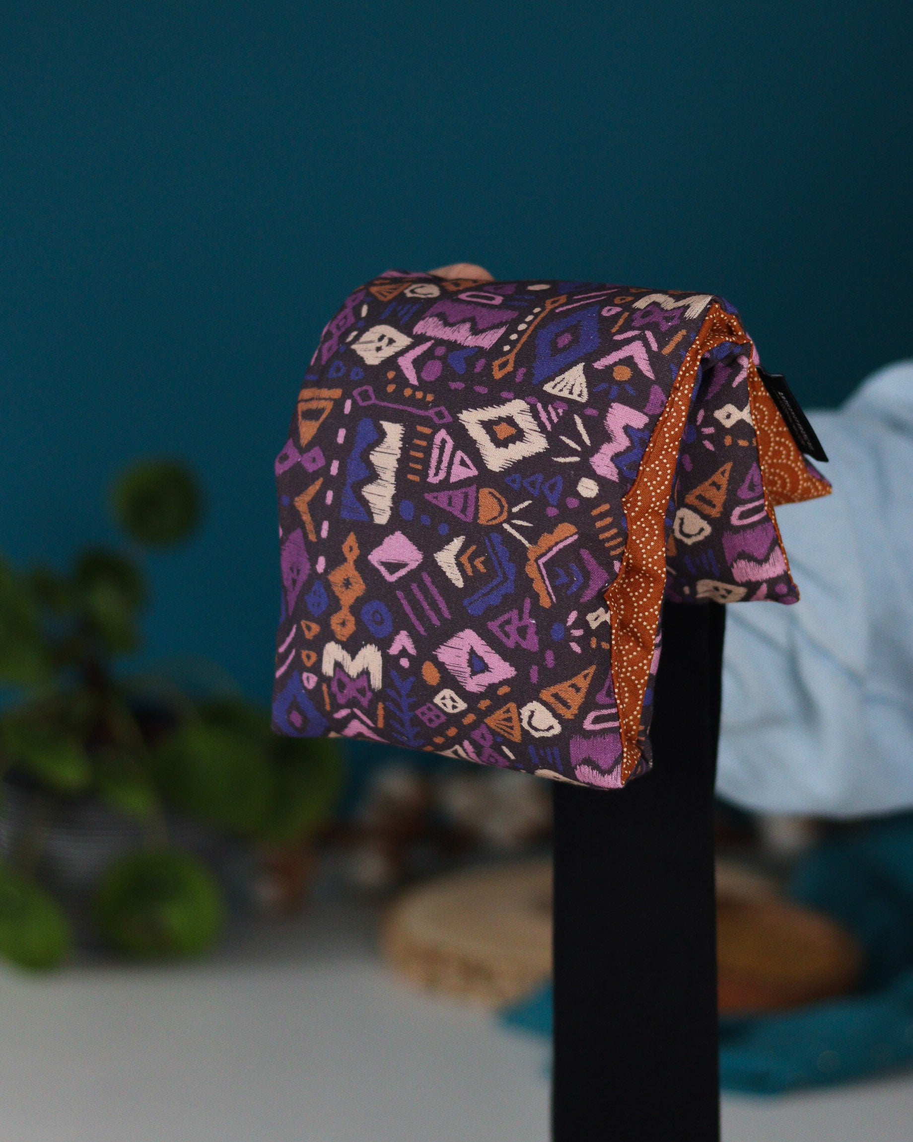 ceinture chauffante naturelle aux graines de lin bio pour soulager en douceur les petits maux du quotidien, violet et ocre