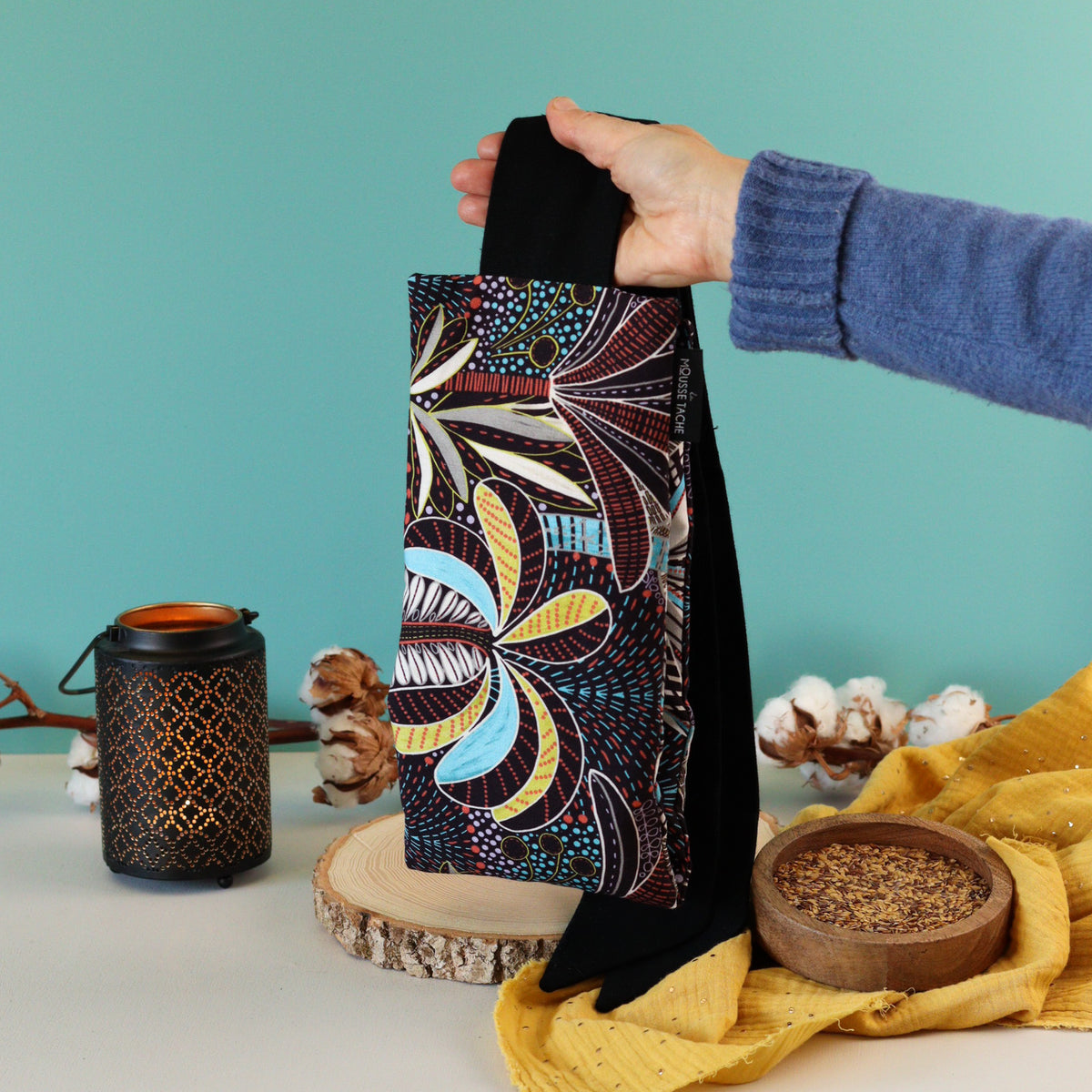 ceinture chauffante naturelle pour soulager dos, lombaires et ventre à chauffer au micro-ondes, fabrication française, tissu épais palmier noir jaune bleu