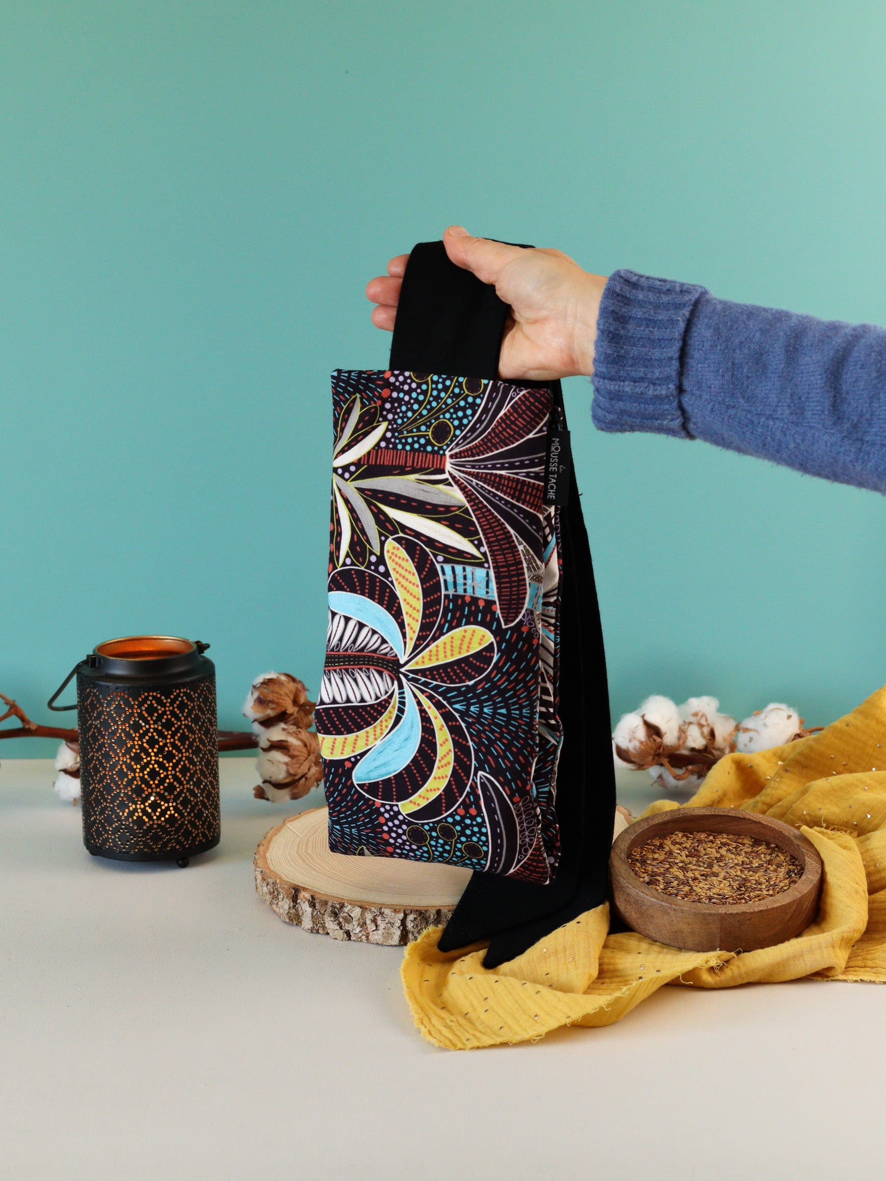 ceinture chauffante naturelle pour soulager dos, lombaires et ventre à chauffer au micro-ondes, fabrication française, tissu épais palmier noir jaune bleu