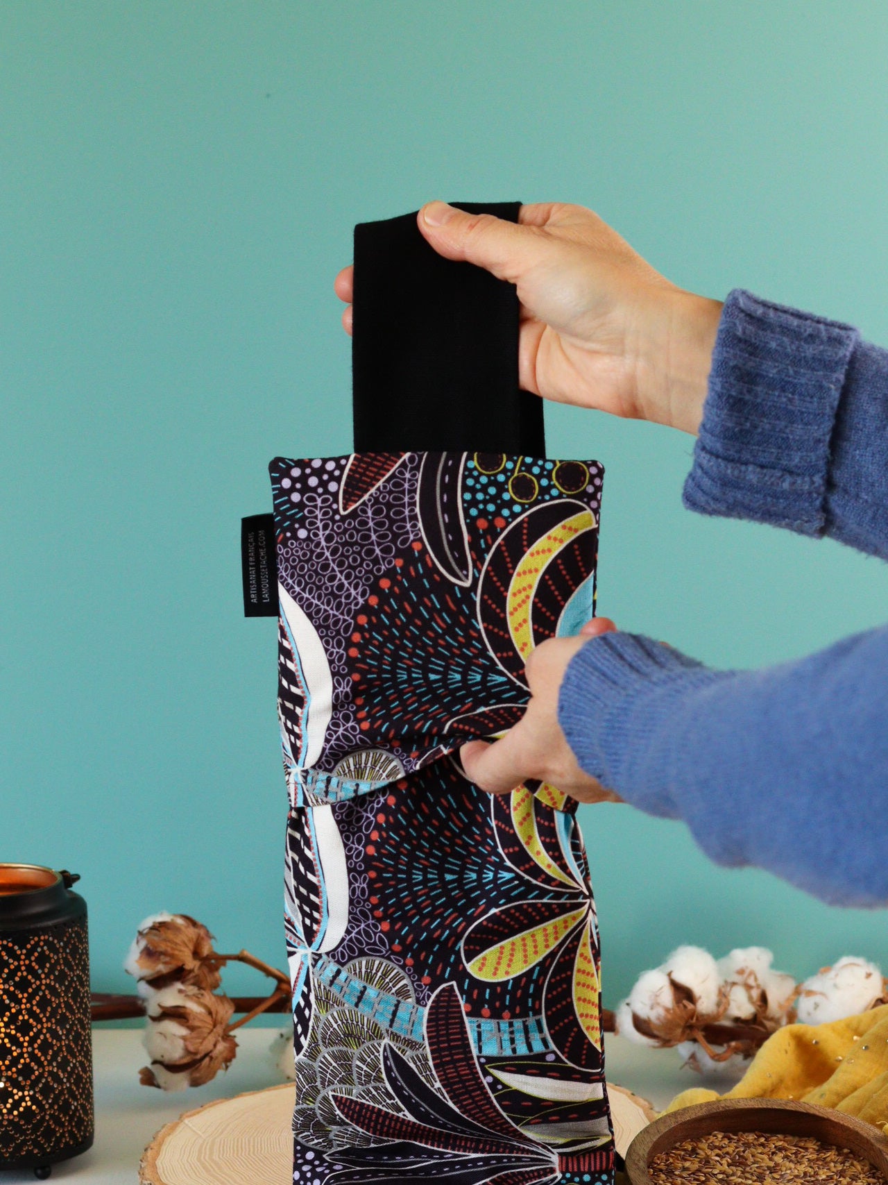 ceinture chauffante naturelle pour soulager dos, lombaires et ventre à chauffer au micro-ondes, fabrication française, tissu épais palmier noir jaune bleu