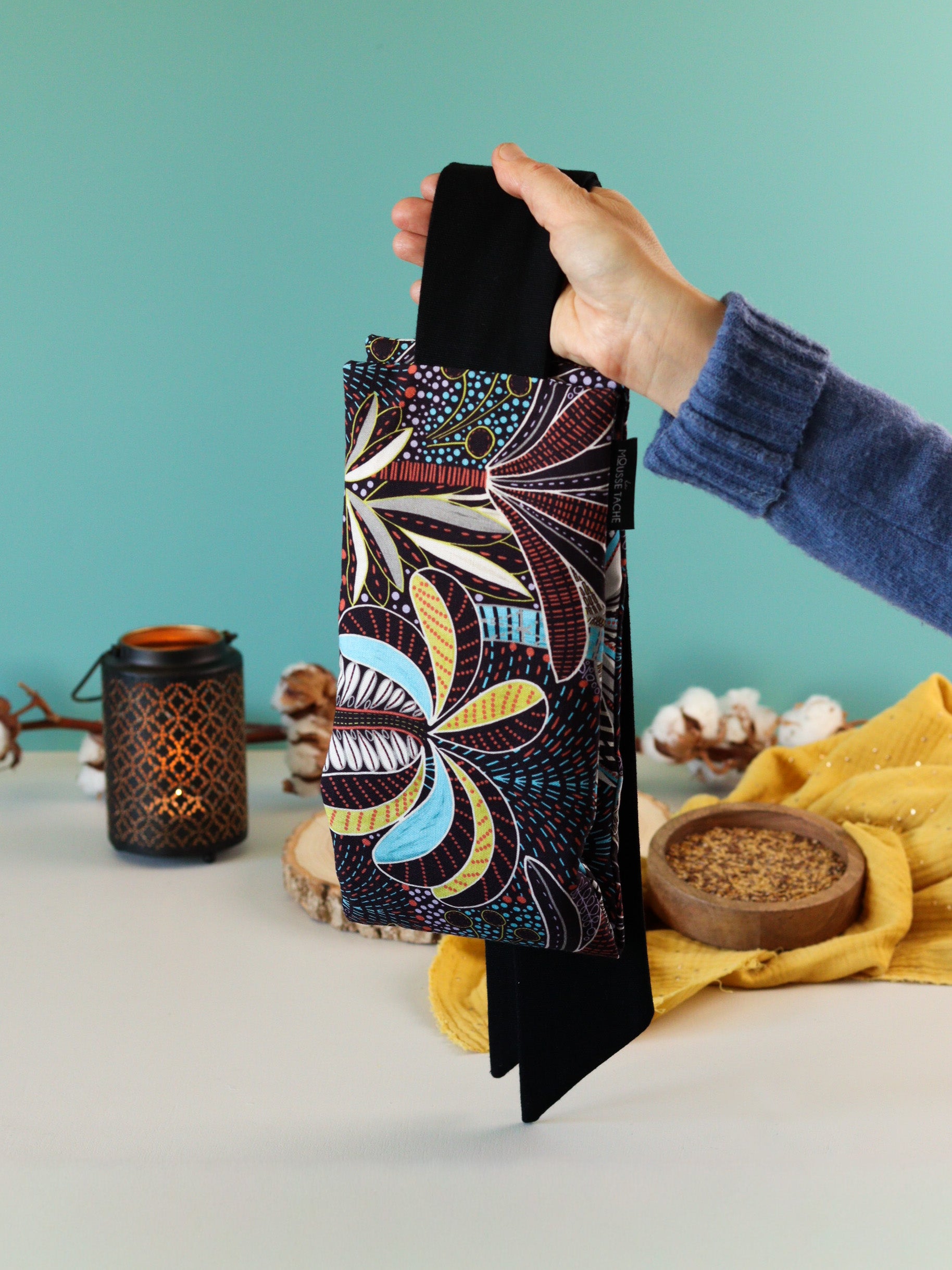 ceinture chauffante naturelle pour soulager dos, lombaires et ventre à chauffer au micro-ondes, fabrication française, tissu épais palmier noir jaune bleu