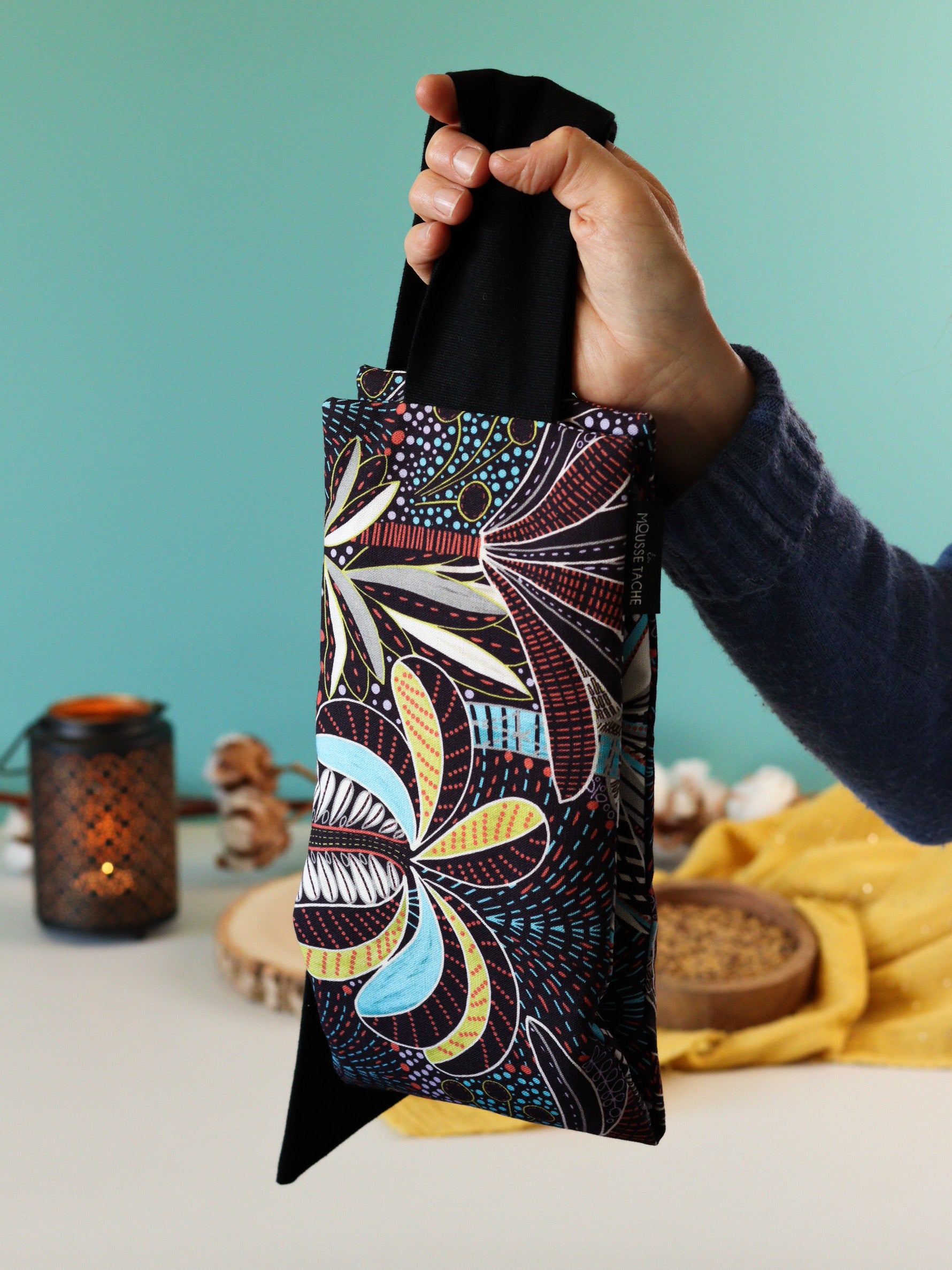 ceinture chauffante naturelle pour soulager dos, lombaires et ventre à chauffer au micro-ondes, fabrication française, tissu épais palmier noir jaune bleu