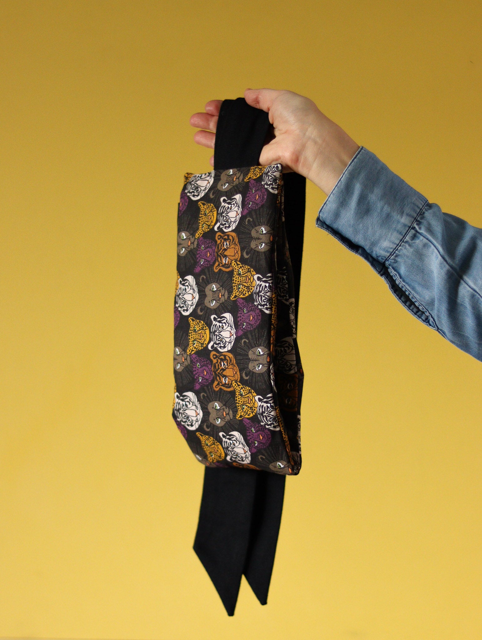 ceinture dorsale chauffante micro-ondes pour soulager lombalgies, sciatique... et règles douloureuses, endométriose, naturelle, tissu tigres jaune violet