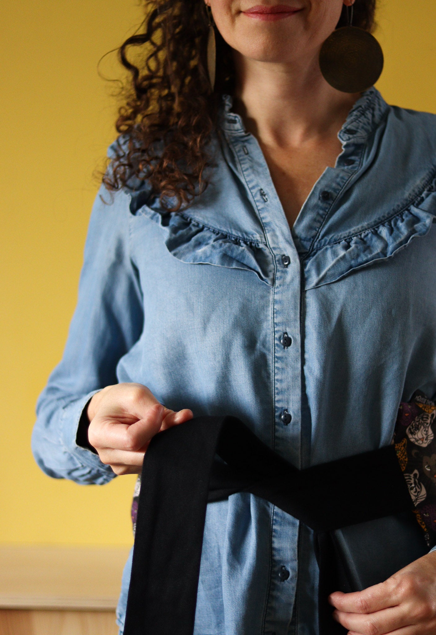 ceinture dorsale chauffante micro-ondes pour soulager lombalgies, sciatique... et règles douloureuses, endométriose, naturelle, tissu tigres jaune violet