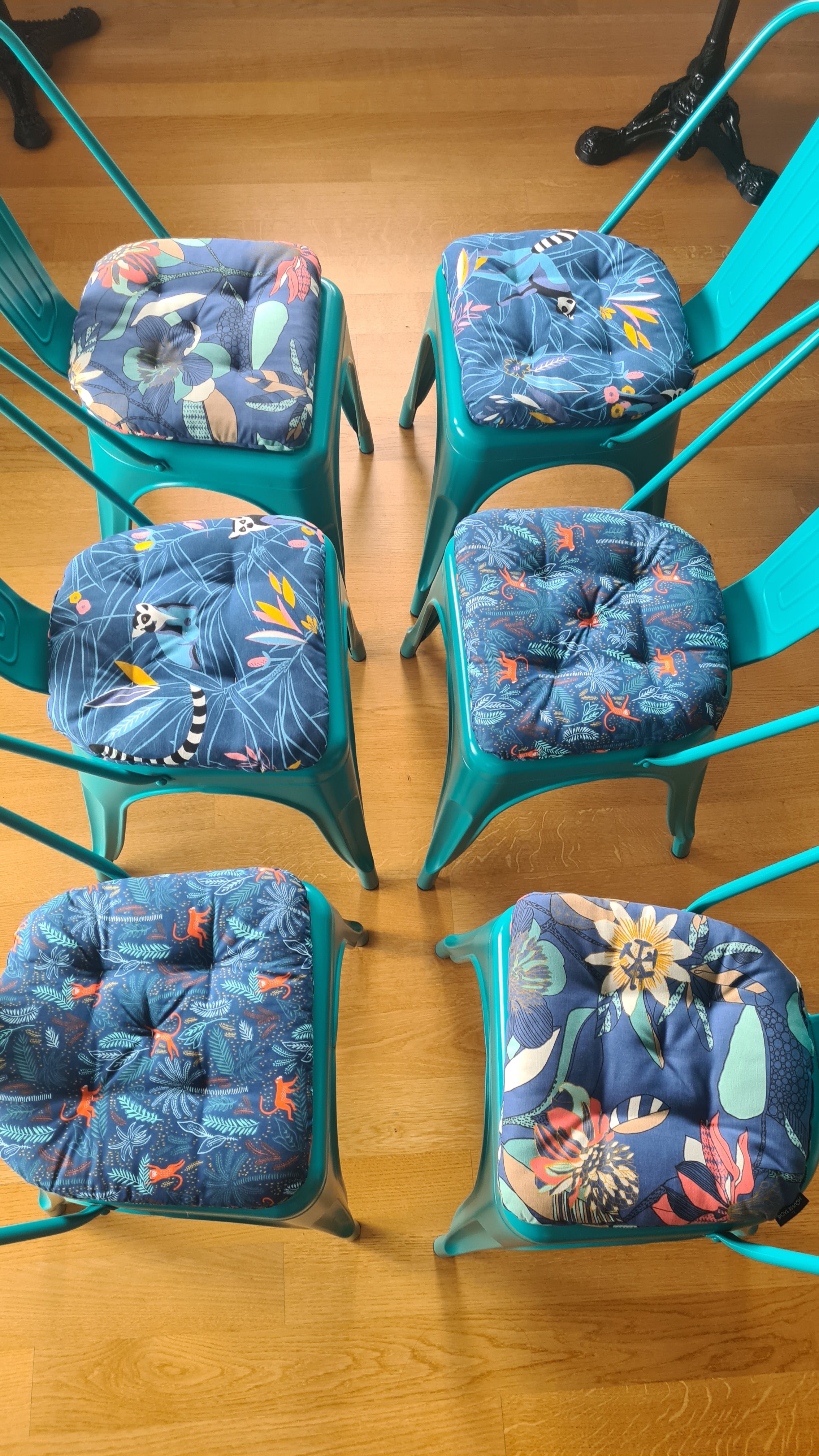galettes de chaise tolix originales pour chaises tolix A turquoises
