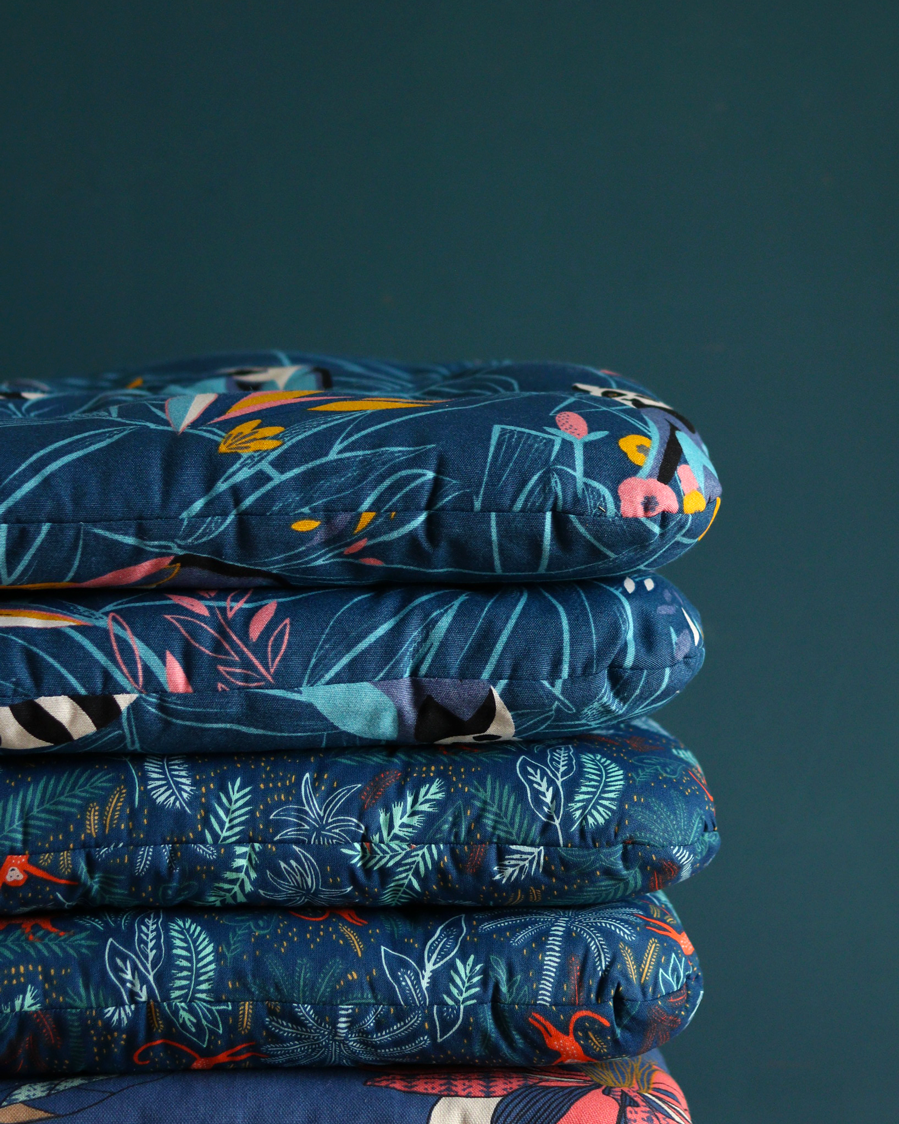 pile de galettes de chaise tolix originales en tissu, personnalisable
