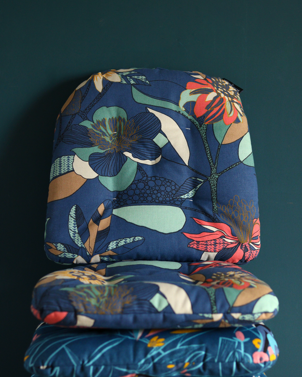 galette de chaise tolix bleu tissus à motifs