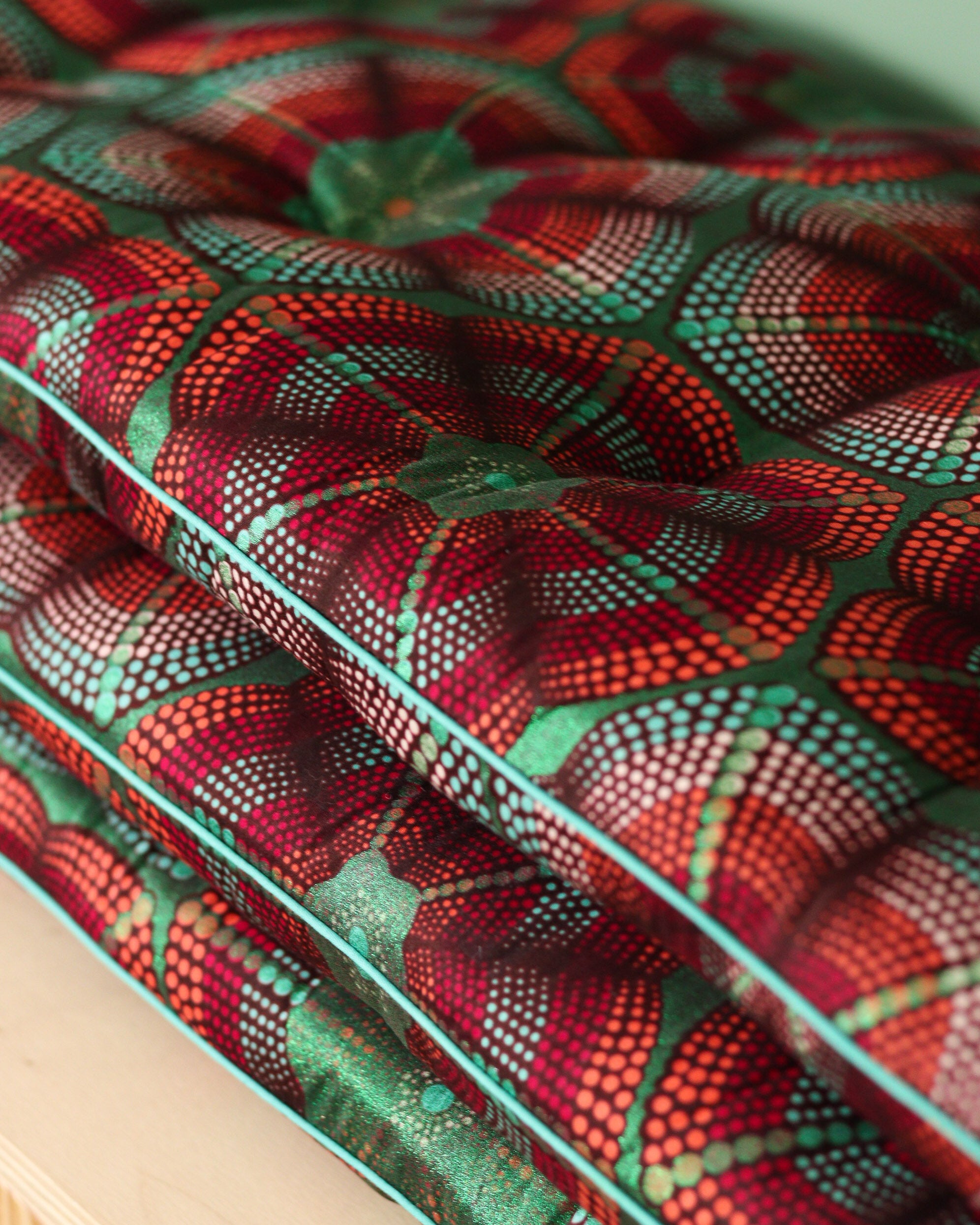 coussin de banquette sur-mesure en tissu africain pour coin lecture