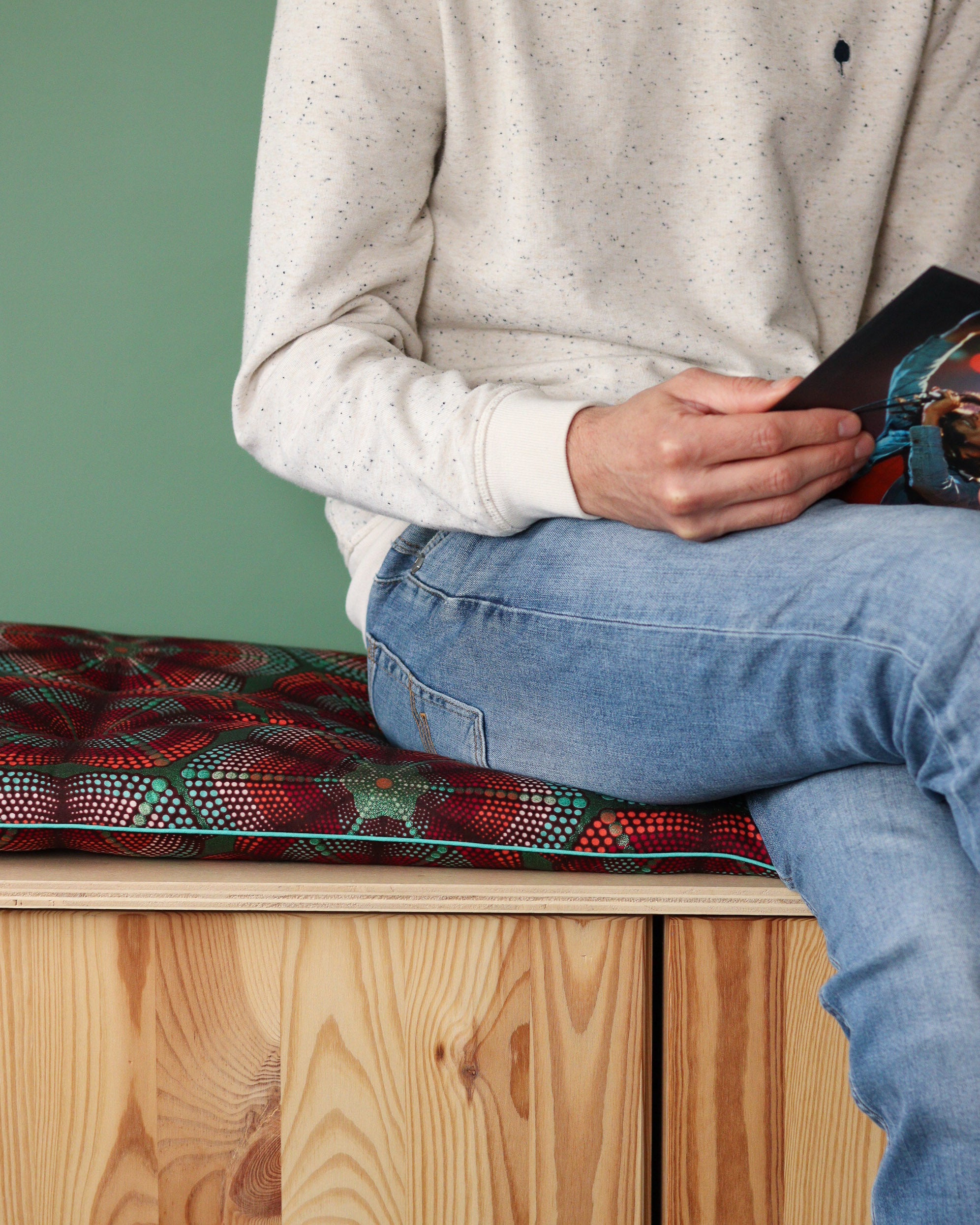 coussin de banquette sur-mesure en tissu africain pour coin lecture