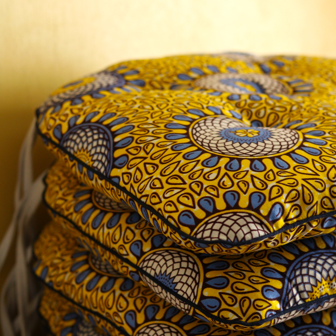 détail de coussin de chaise pour chaise en cannage