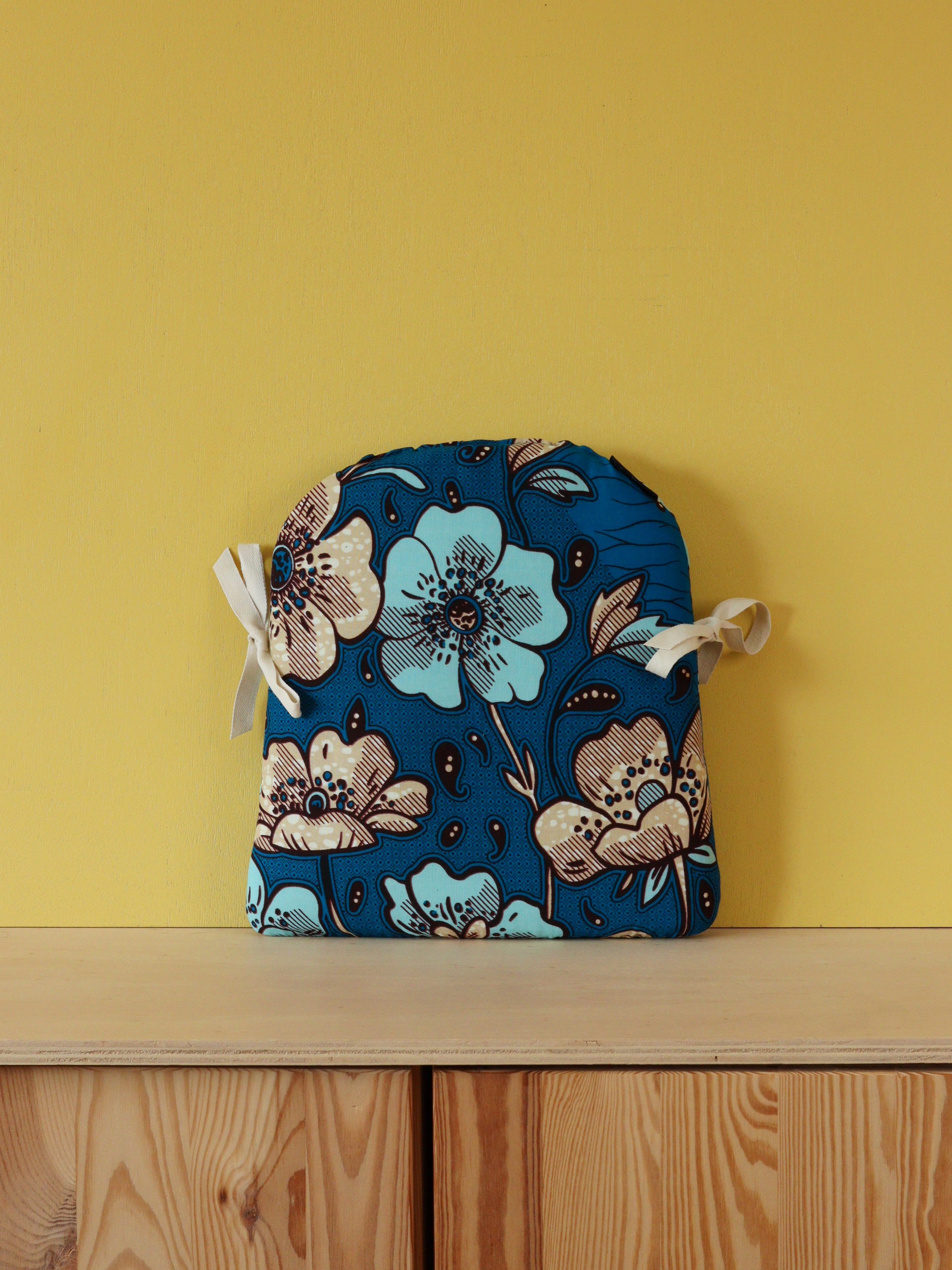 galette de chaise tolix A en wax bleu
