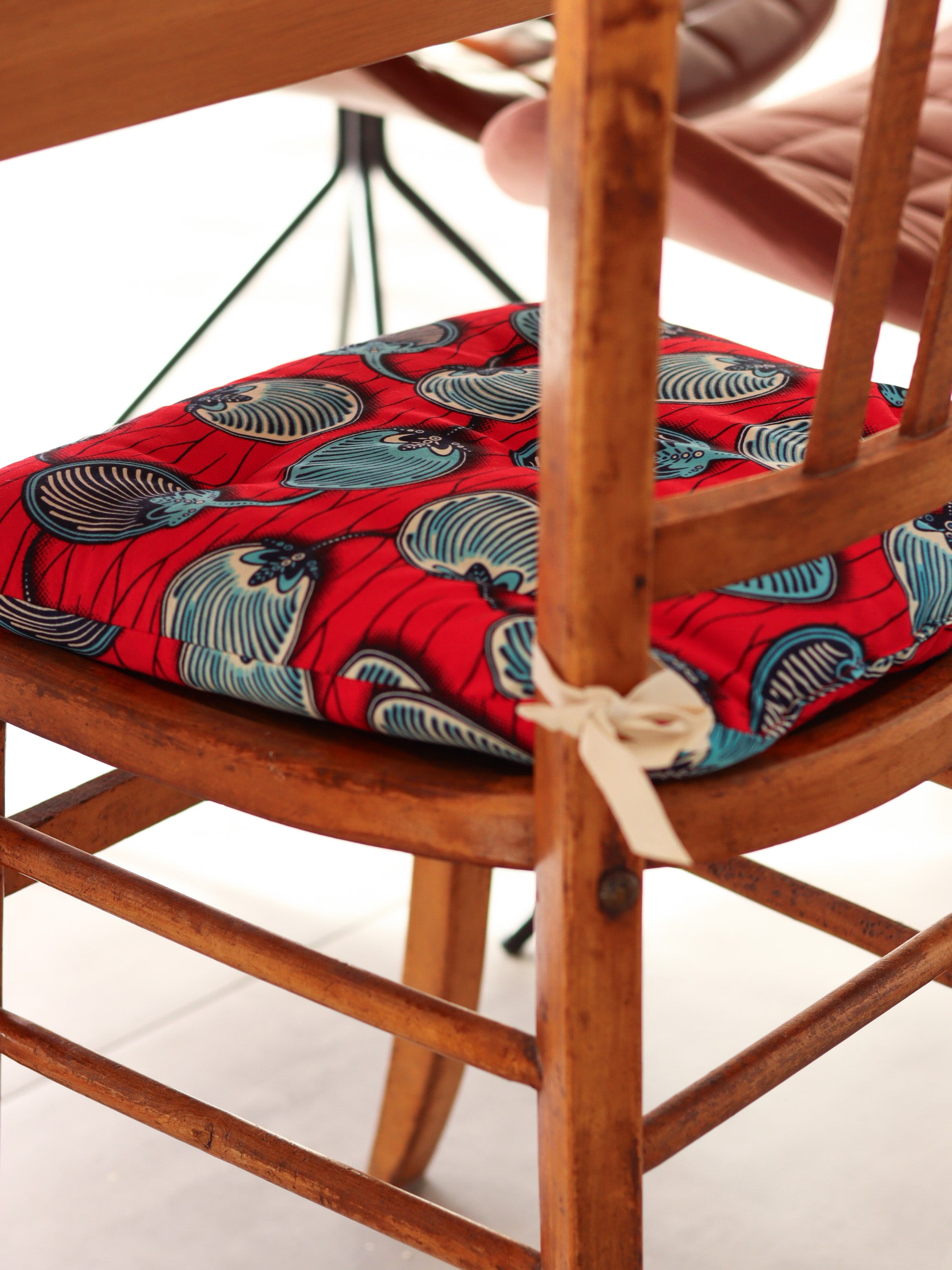 galettes de chaise forme trapèze personnalisées rouge tissu coloré