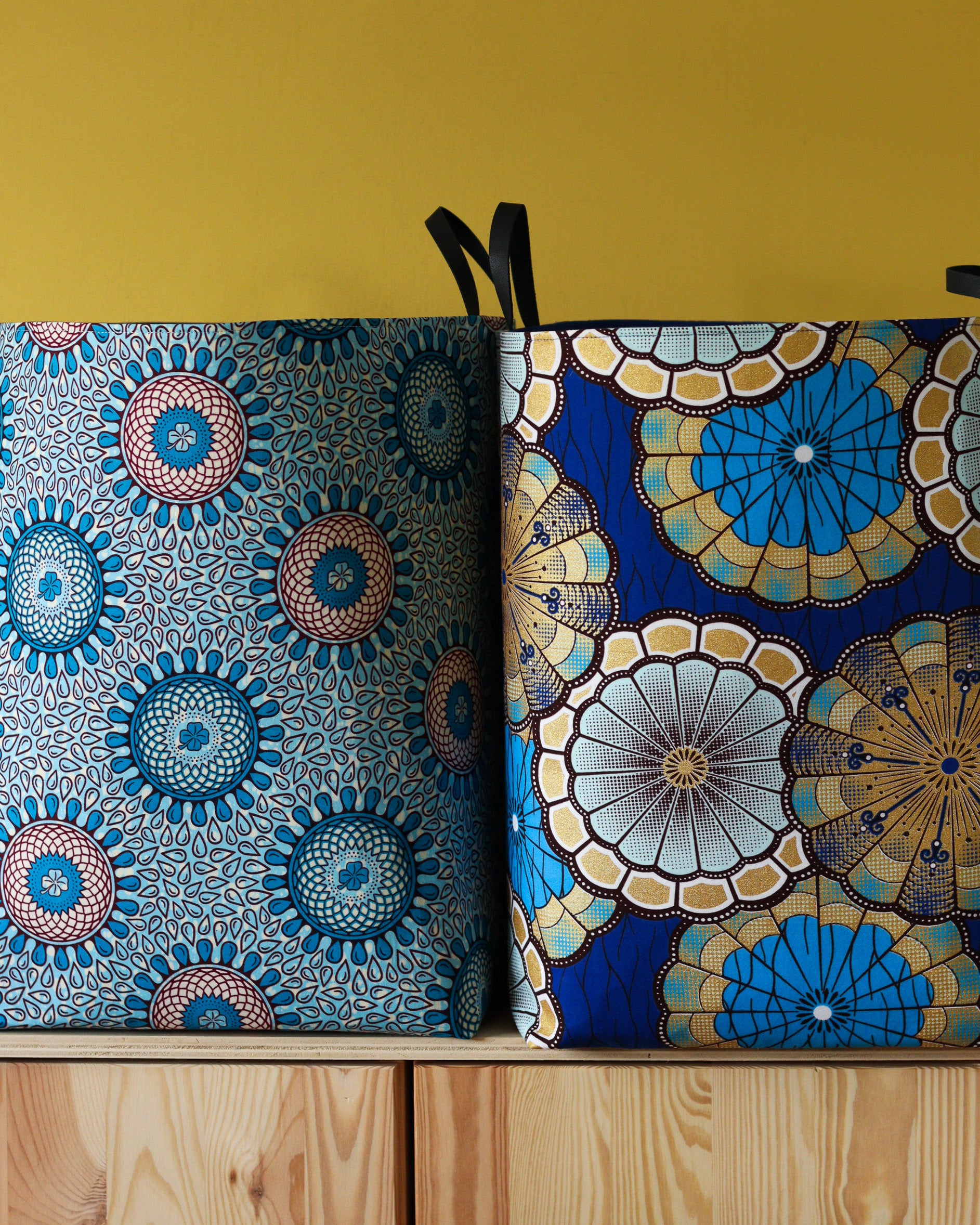 grands paniers de rangement wax bleu ciel, bleu klein, et or