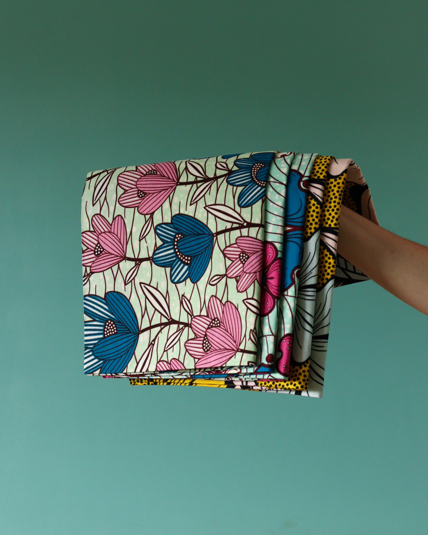 housses de coussins wax fleurs turquoise, bleu, rose, jaune