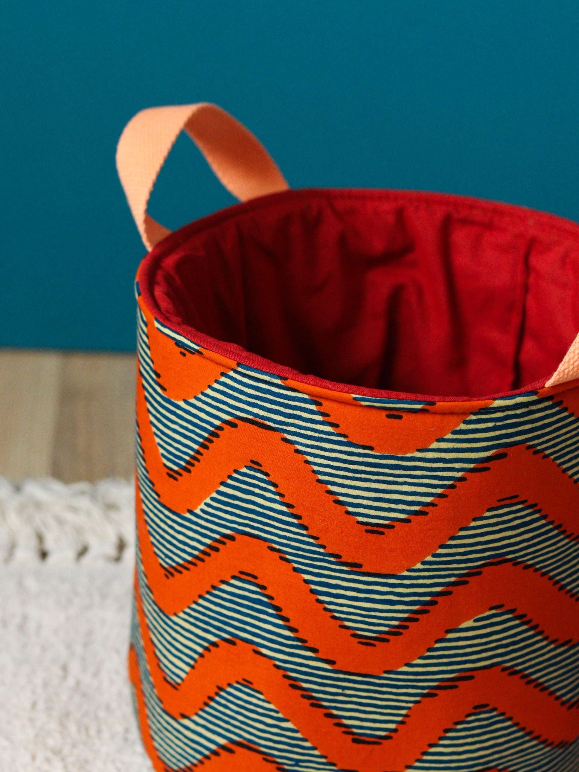 Intérieur du panier Gága M avec tissu de doublure coloré assorti