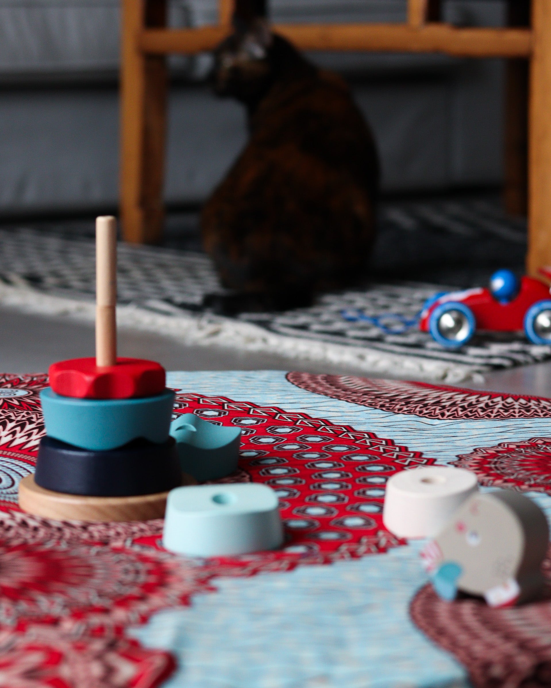 tapis d'éveil évolutif personnalisé, cadeau naissance original avec des jouets