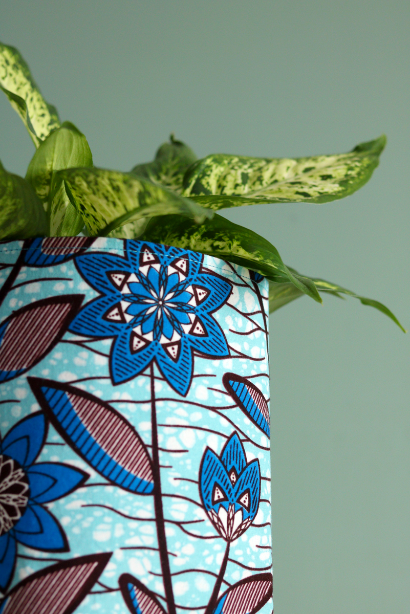 Cache-pot décoratif en wax à motif ethnique / Cérulé T3 – LA MOUSSE TACHE