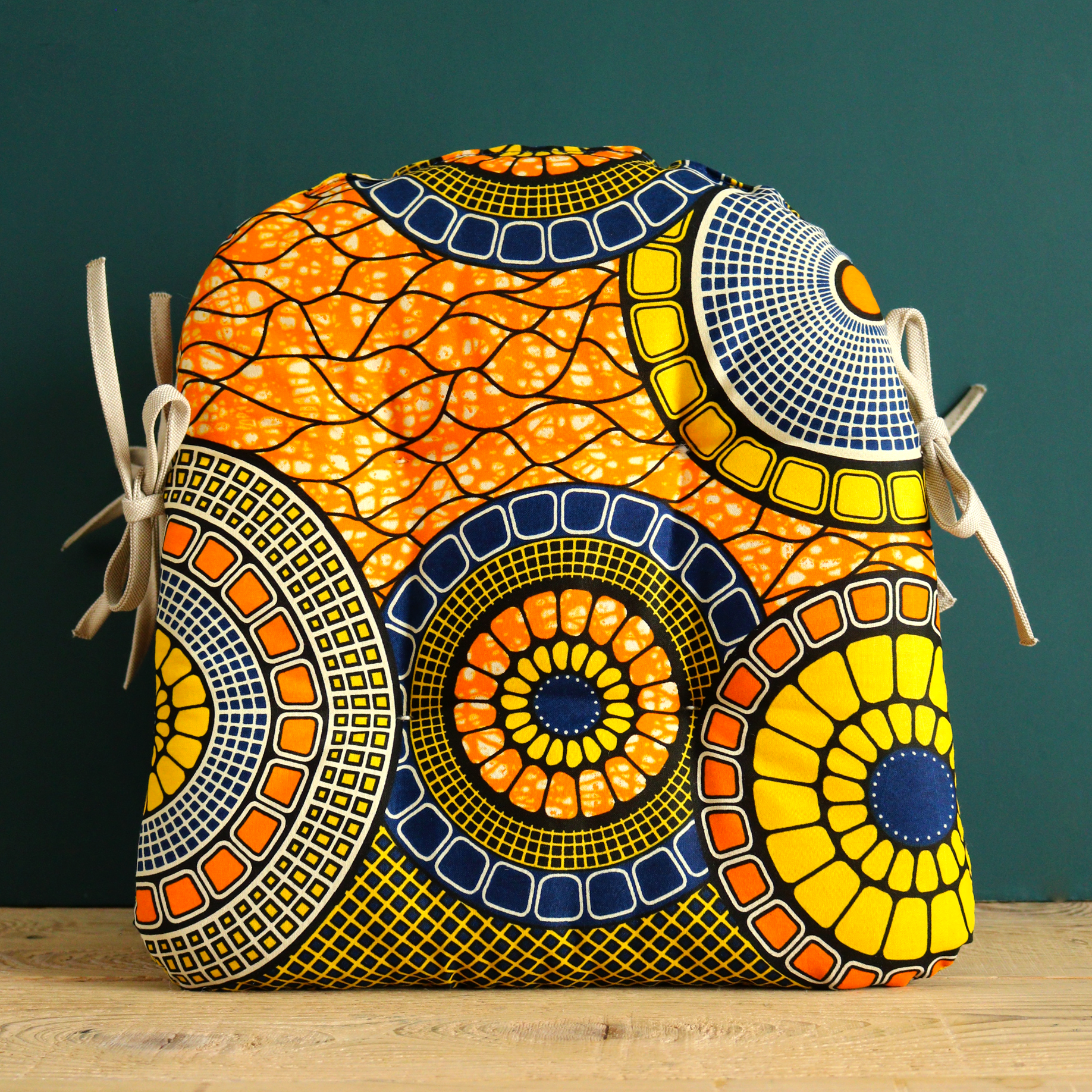 galette de chaise tolix en tissu coloré avec liens