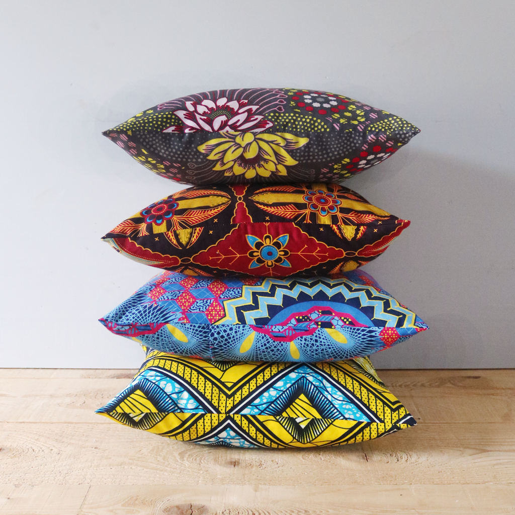 Housses de coussins sur-mesure en tissu wax – création artisanale La Mousse Tache