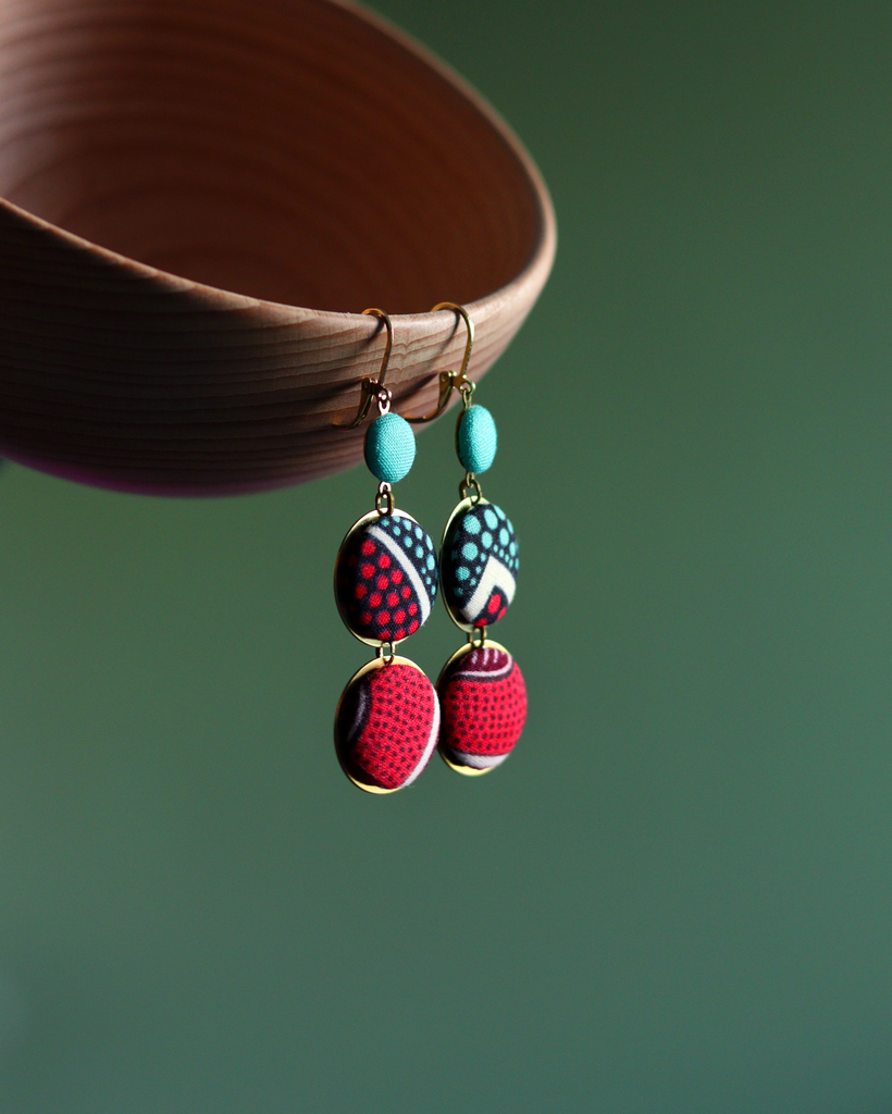 Boucles d'oreilles pendantes en wax rouge et turquoise à pois / Collab' La Mousse Tache X Yum Yum Violette