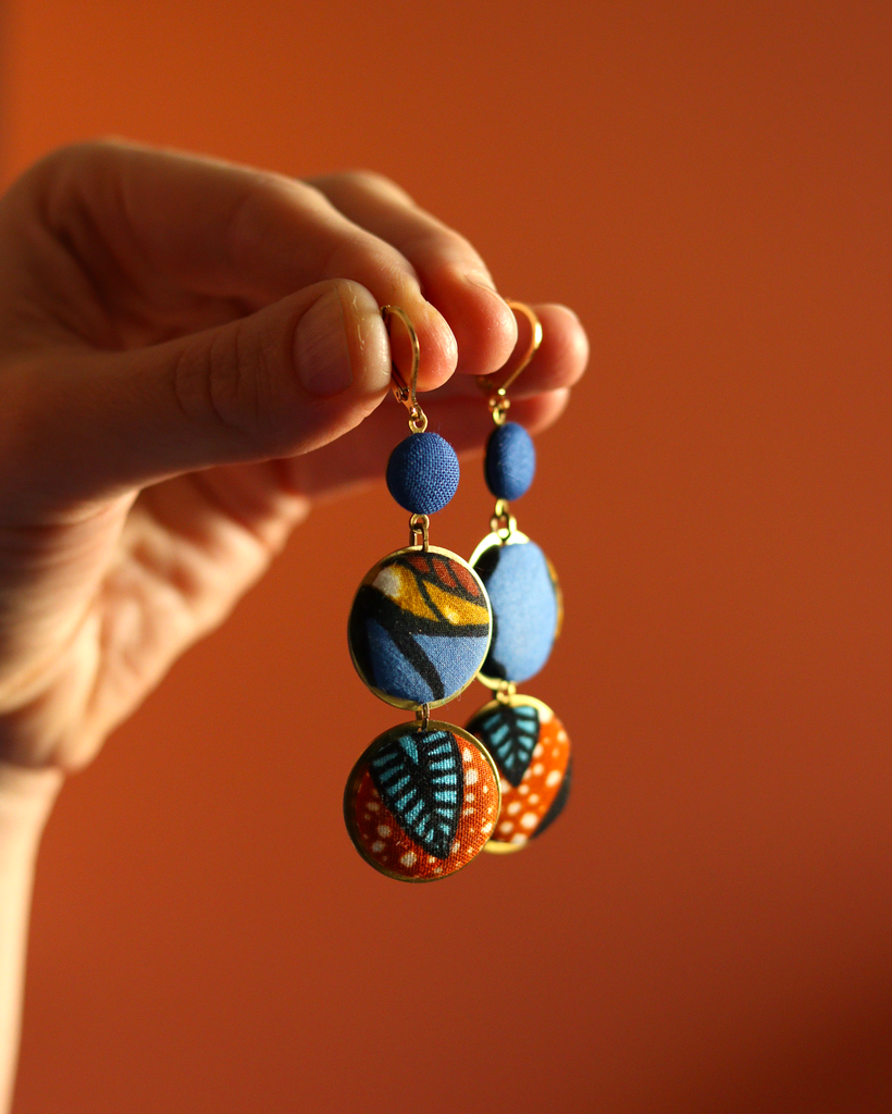 Boucles d'oreilles pendantes en wax bleu et orange / Collab' La Mousse Tache X Yum Yum Violette