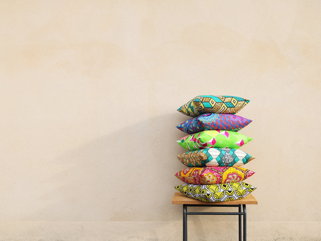 Pile de coussin wax personnalisés  pour boutique colorée