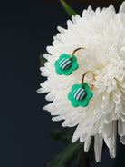 Petites créoles à fleurs colorées en cuir  vert et tissu à rayures, pièce unique faite main, idée cadeau original pour amoureux de l'artisanat