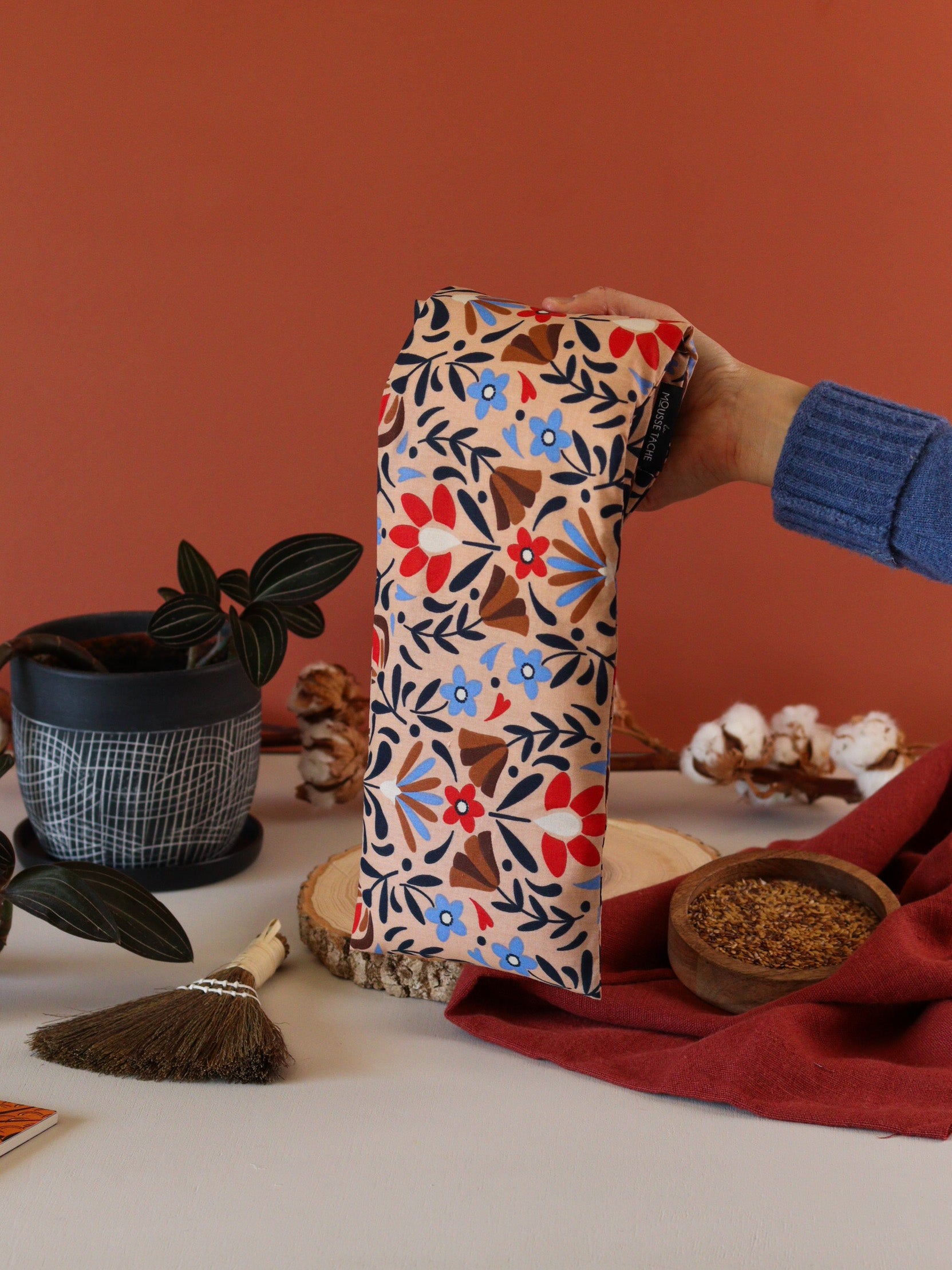 bouillotte épaules cervicales cou aux graines de lin bio, fabrication française écoresponsable, pour soulager tensions dans la nuque, cadeau utile