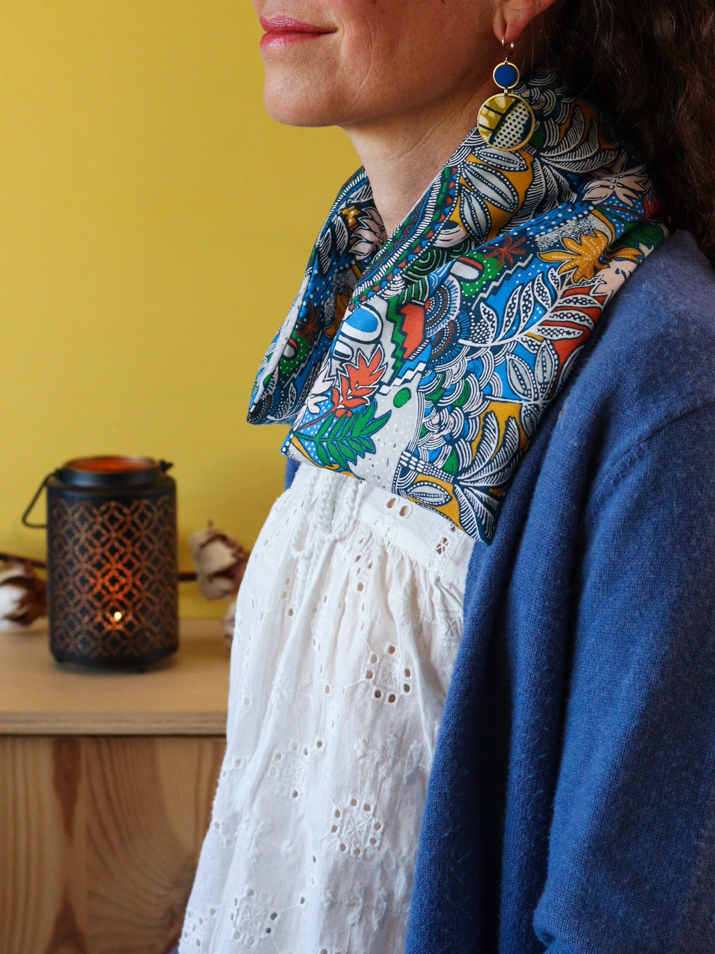 bouillotte naturelle aux graines de lin bio pour soulager cervicales, cou, épaules, torticolis... fabriquée en Bretagne, un cadeau écoresponsable à offrir ou à s'offrir