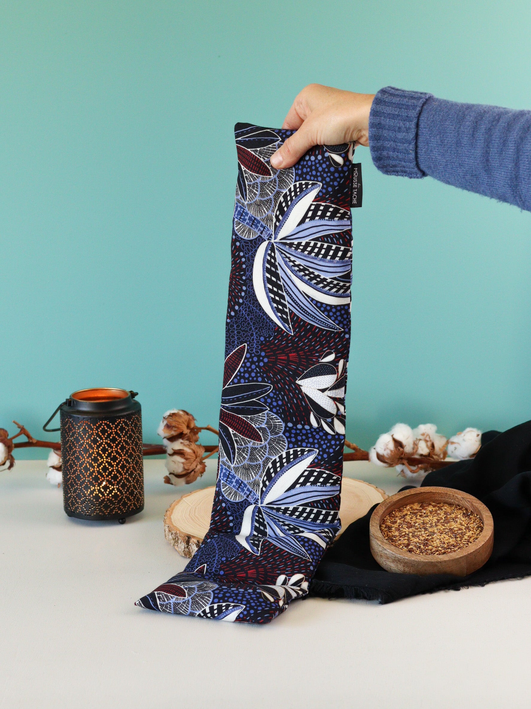 bouillotte cervicales graines lin bio pour soulager les tensions du cou et de la nuque, à chauffer au micro-ondes