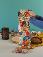 bouillotte sèche micro-ondes aux graines de lin bio, remède de grand-mère naturel pour soulager les petits maux du quotidien, tissu patchwork toucan