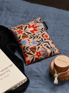 bouillotte naturelle micro-ondes made in France pour réchauffer le lit et les pieds froids, tissu rouge, graines de lin bio