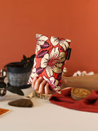 bouillotte seche aux graines de lin bio écoresponsable, déhoussable, à chauffer au micro-ondes, pour soulager ventre, dos, pieds, cadeau utile, wax orange fleurs
