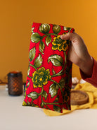 bouillotte longue aux graines de lin bio pour se détendre, apaiser l'esprit et réduire l'anxiété, wax rouge et jaune, fabrication française