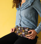 ceinture dorsale chauffante micro-ondes pour soulager lombalgies, sciatique... et règles douloureuses, endométriose, naturelle, tissu tigres jaune violet