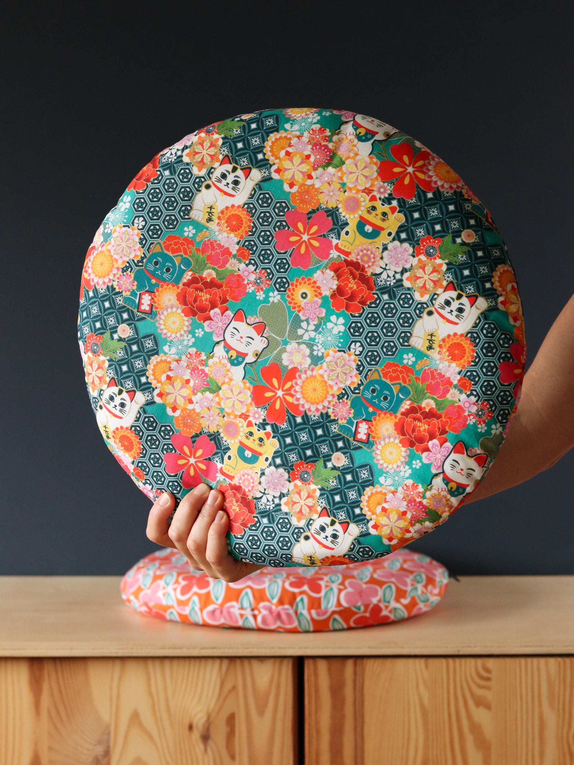 galette de chaises ronde déhoussable colorée tissu japonais lucky cat 