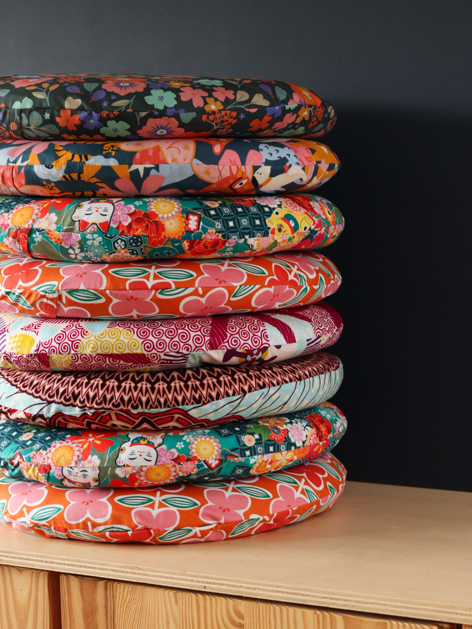 galettes de chaises rondes déhoussables couleurs chaudes