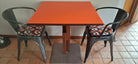 Coussins d'assise sur-mesure pour chaises Tolix A métalliques, confectionnés artisanalement en tissu africain wax orange graphique.