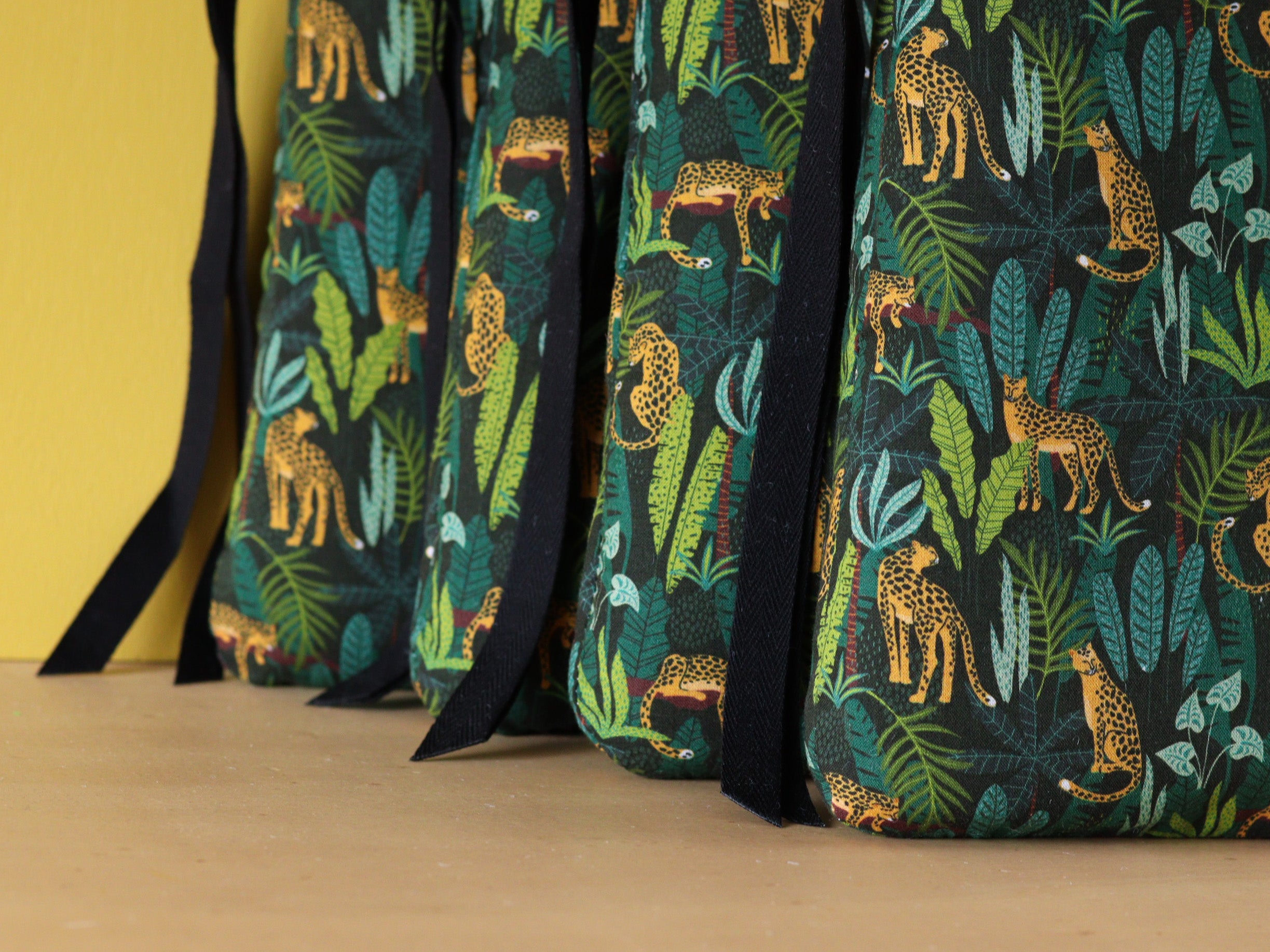 Coussin d’assise pour chaise Tolix, tissu africain jungle vert léopard, style industriel