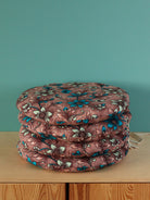 pile de galettes chaises rondes colorées