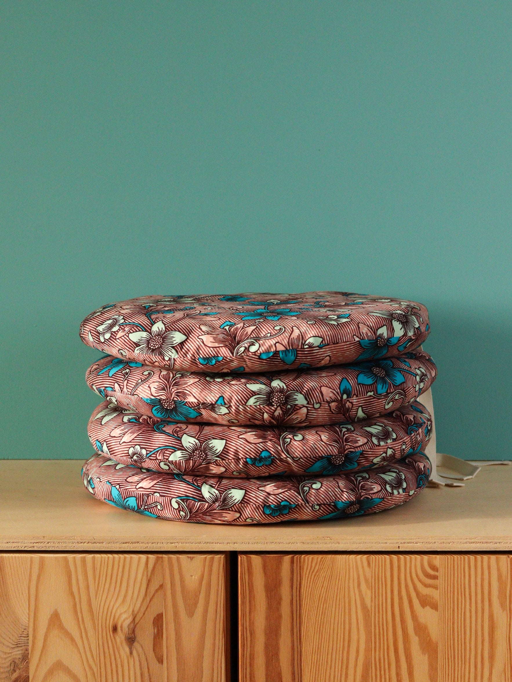 galettes chaises rondes colorées