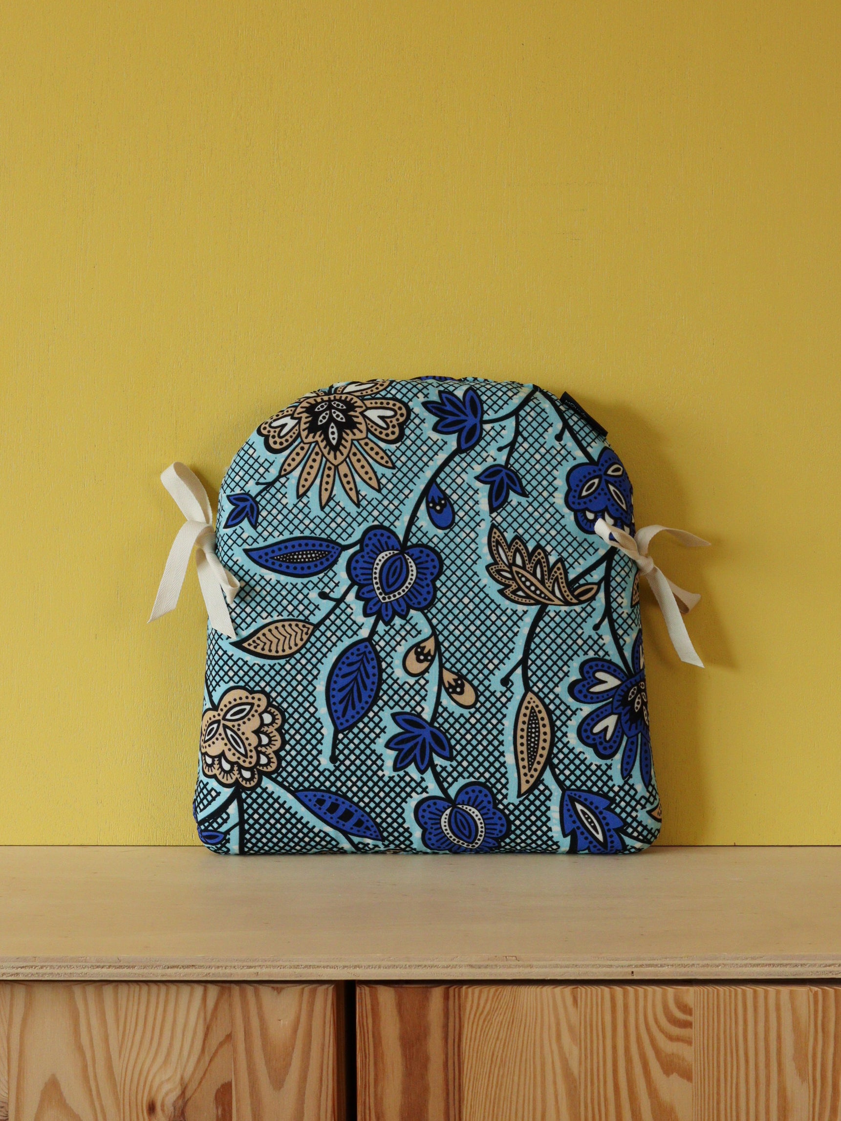 galette de chaise tolix A en tissu bleu