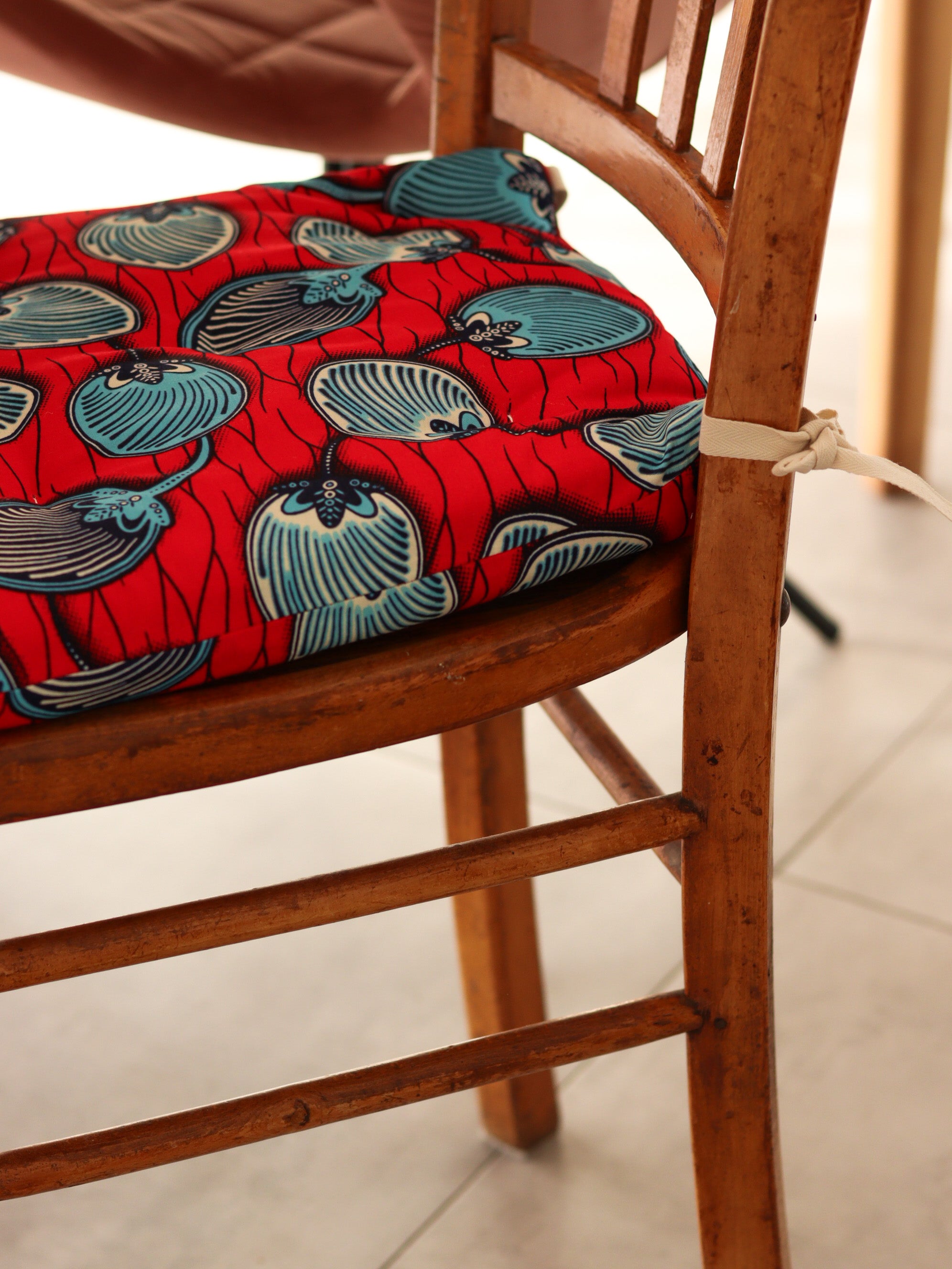 galettes de chaise forme trapèze personnalisées rouge