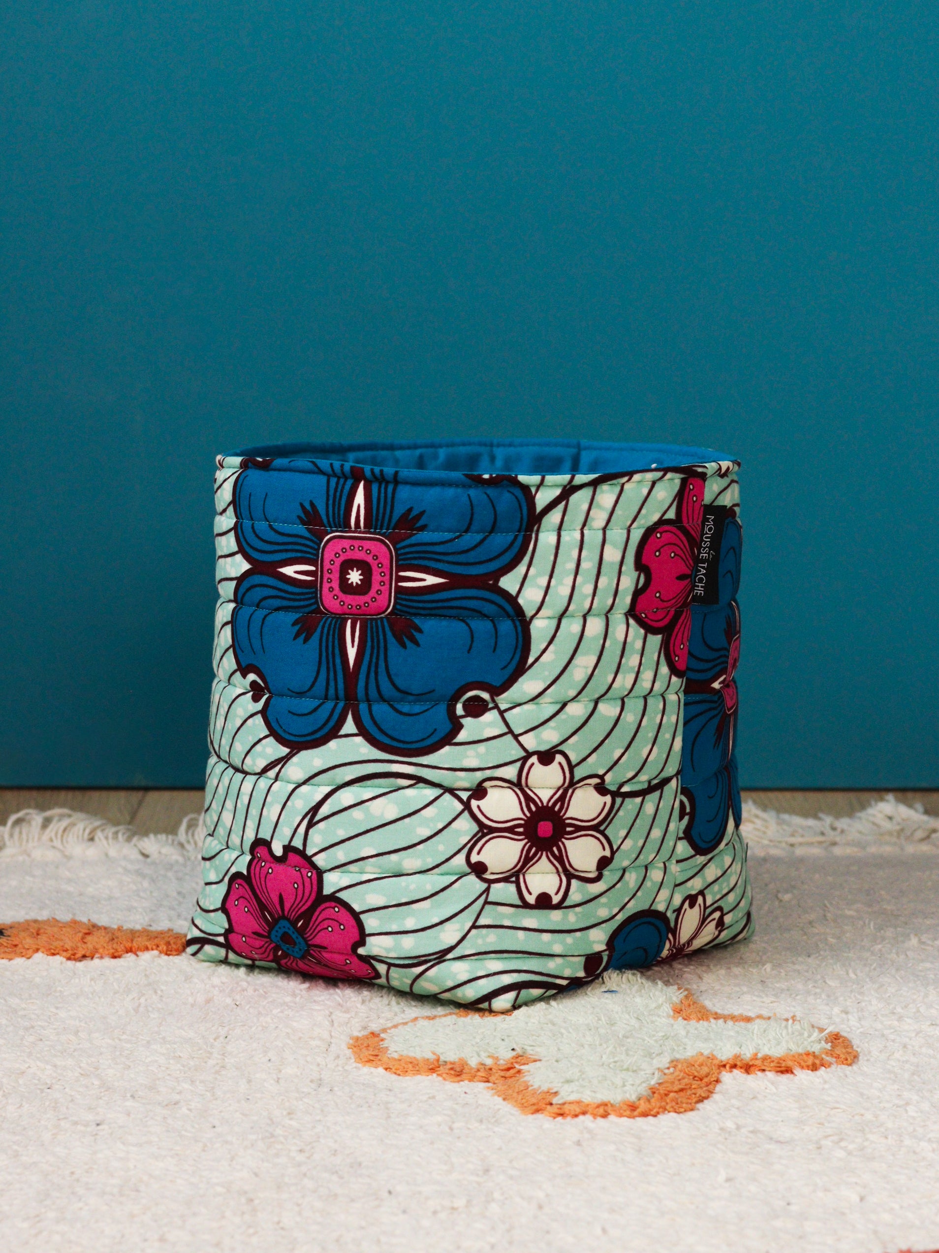 Panier de rangement wax matelassé Cornus florida céladon et rose, vue de côté